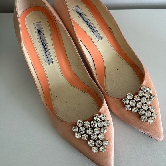 Brian Atwood salmon pink rhinestone jewelled satin kitten heels - size 39 / US 8 - Picture 6 of 10